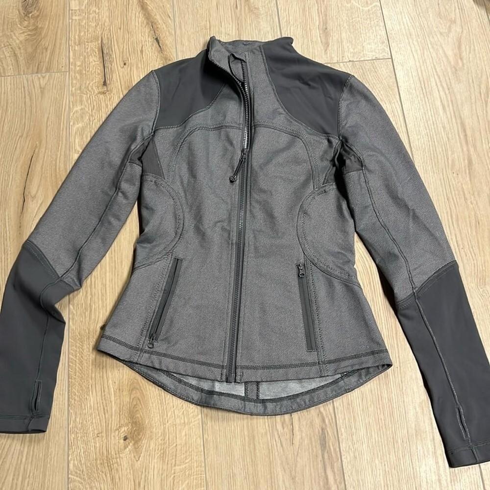 Lululemon Forme Jacket
Soot Light - Picture 4 of 8